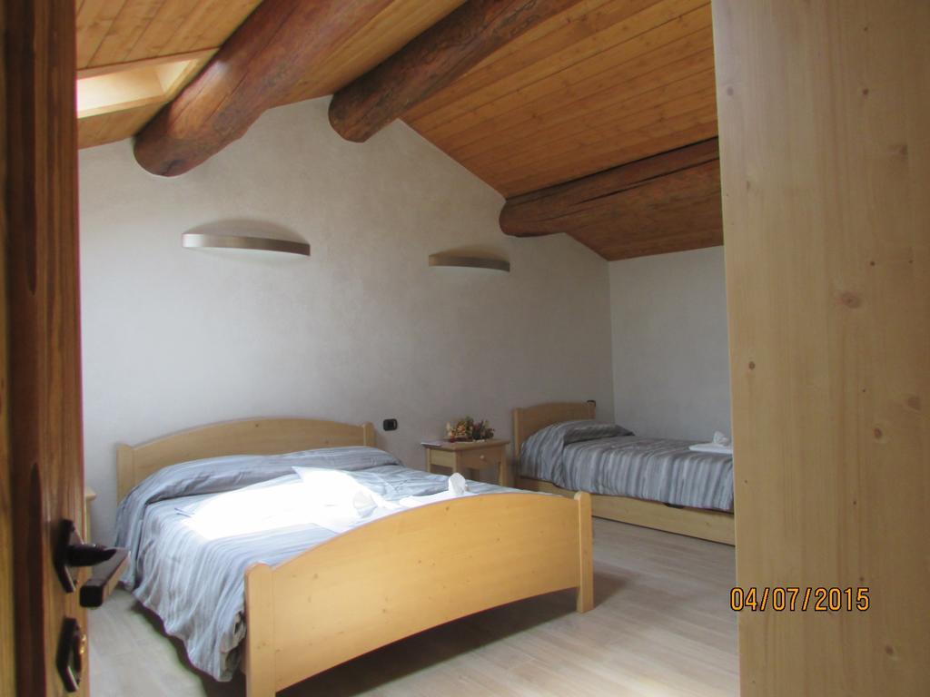 Locanda Il Campo Della Quercia San Damiano Macra Room photo